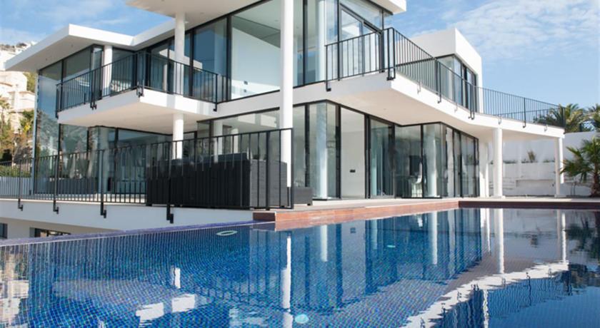 Kính cường lực và những ứng dụng trong cuộc sống hiện đại