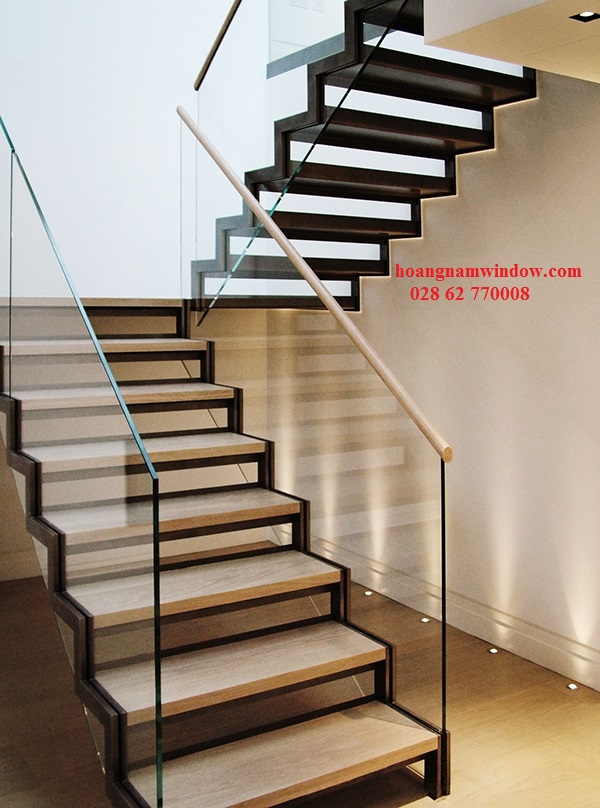 Những điều cần biết khi lắp đặt cầu thang kính