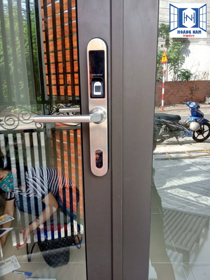 Lắp đặt Cửa đi nhôm xingfa tại Quận 12, Tp.HCM
