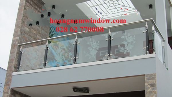 Lắp đặt lan can kính giá rẻ tại Quận Bình Chánh