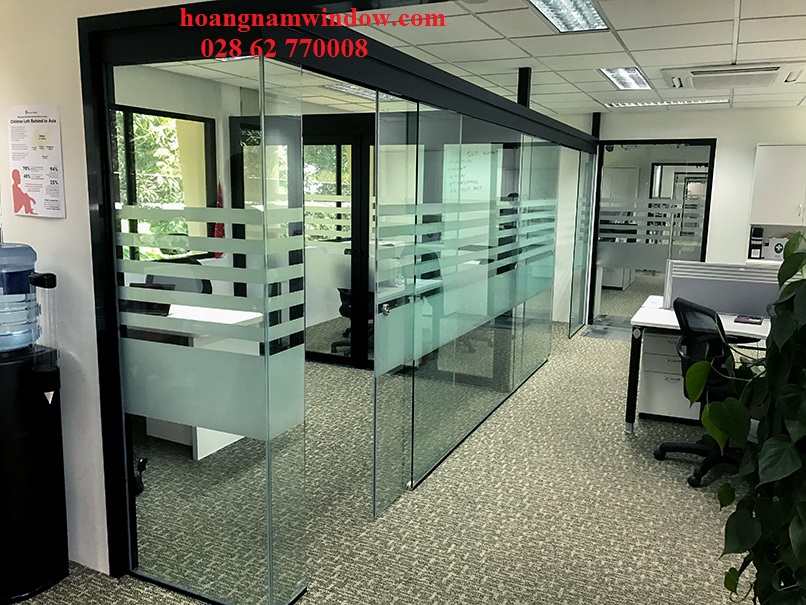 Lắp đặt vách kính văn phòng giá rẻ tại HÓC MÔN, TP.HCM