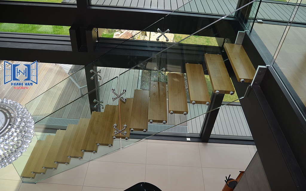Cầu thang kính, tay vịn inox tại HÓC MÔN